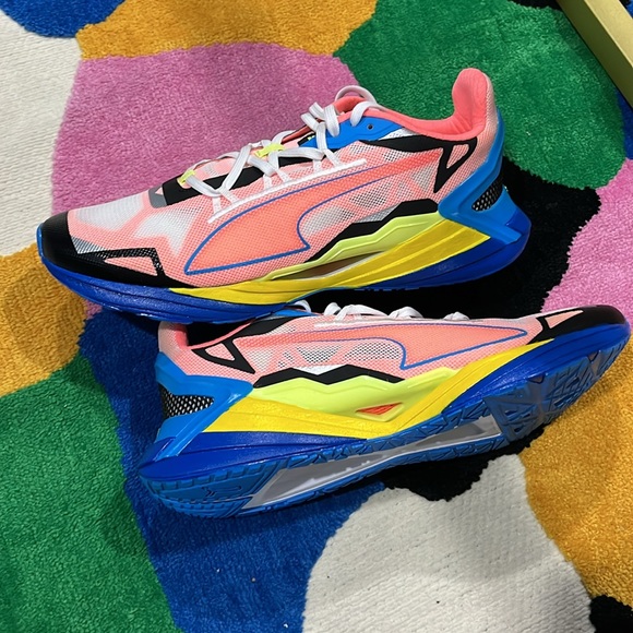 Brand new shoes for sale for women 100% authentic for running - Picture 3 of 9